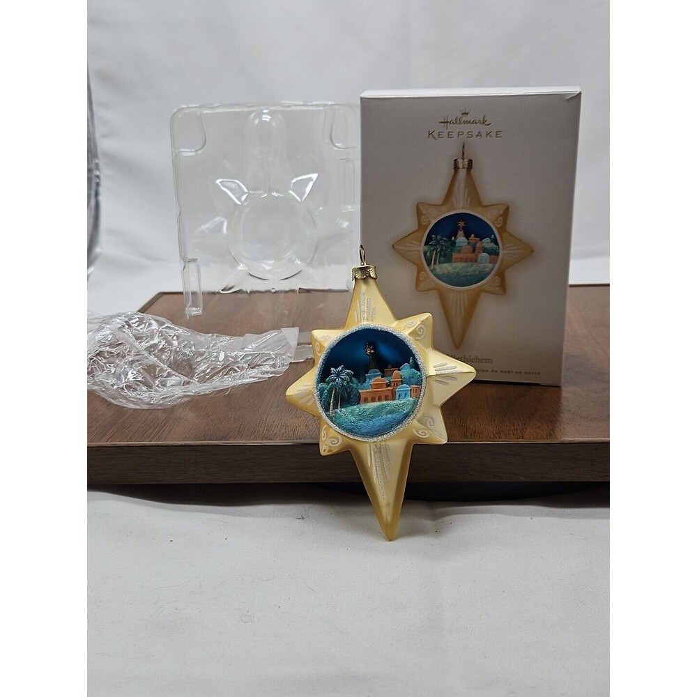 Hallmark 2009 Keepsake Star of Bethlehem Glass Christmas Ornament